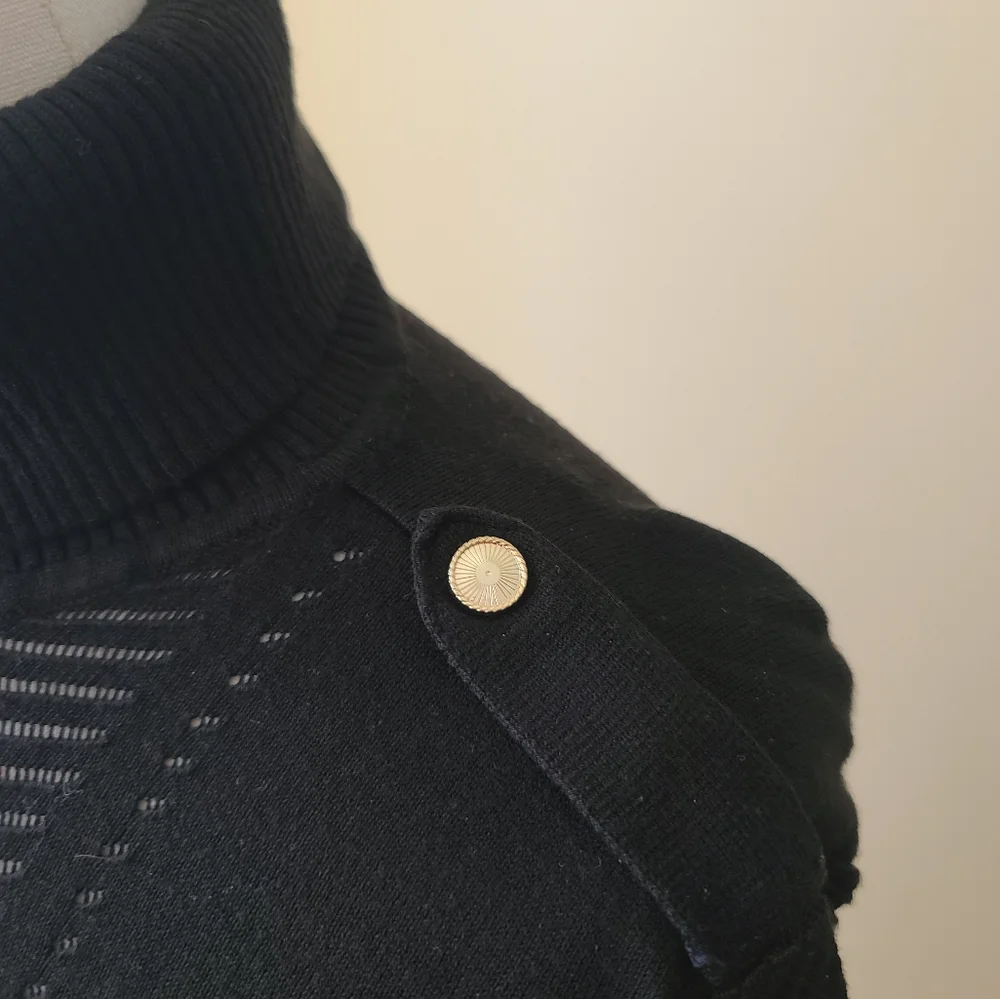Black turtle neck sweater size M with gold buttons - Picture 4 of 5